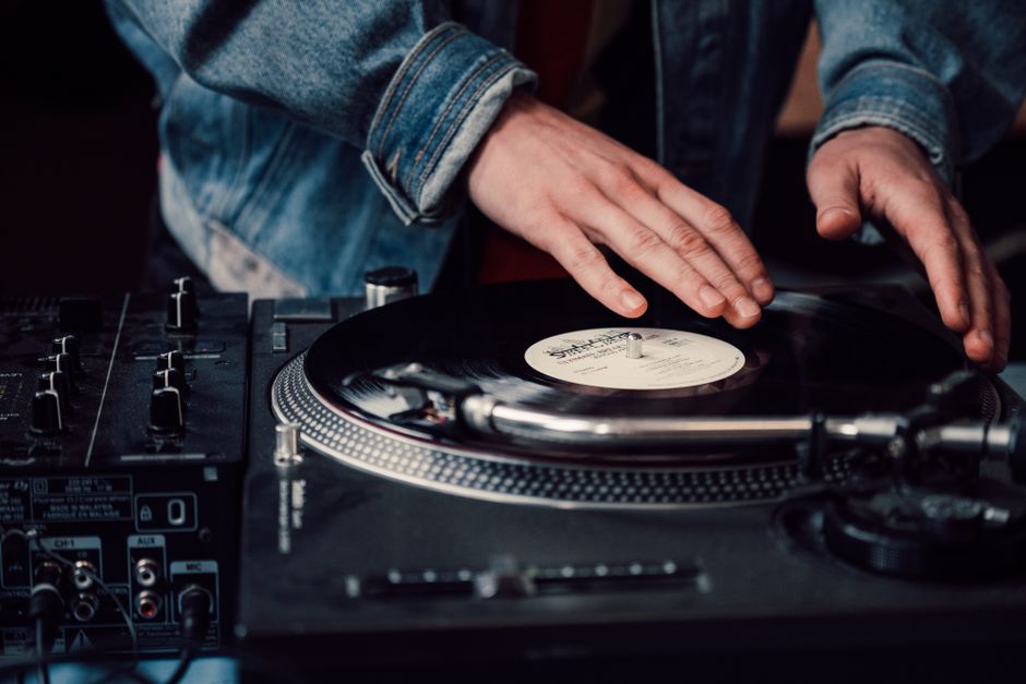 Gramofon Pro-Ject Debut Carbon EVO